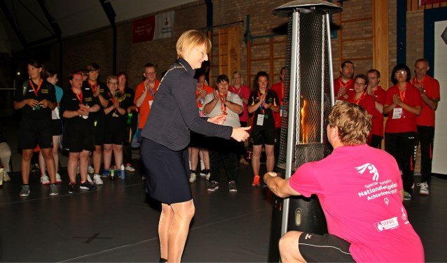 Burgemeester Besselink opent de Special Olympics in Bronckhorst in Het Hooge Wessel in Steeenderen. Foto: Liesbeth Spaansen