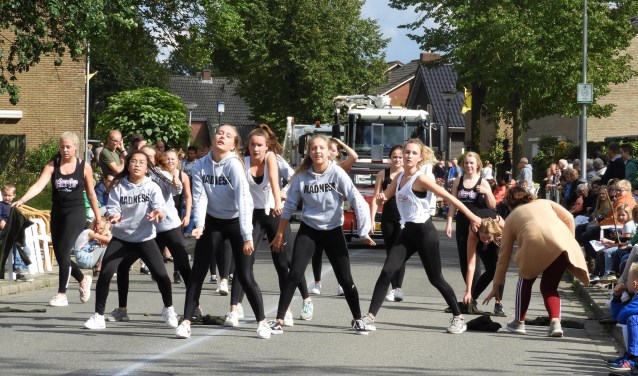 Dansers van Hit-It brachten afgelopen jaar hun enthousiasme over op de talrijke toeschouwers.