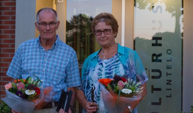 Henk Navis en Janny Hofs werden gehuldigd voor hun koorjubileum. Foto: PR