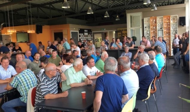 Goede sfeer op informatieavond voetbalclubs. Foto: PR