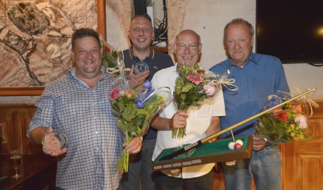 De vier finalisten van de onderlinge competitie ‘De Pol’ 5.0 van links naar rechts; Ronnie Jolie (2e plaats), Bas Hulshorst (3e plaats), Ben Eulink (1e plaats) en Jan Kaak (4e plaats). Foto Rob Verkerke
