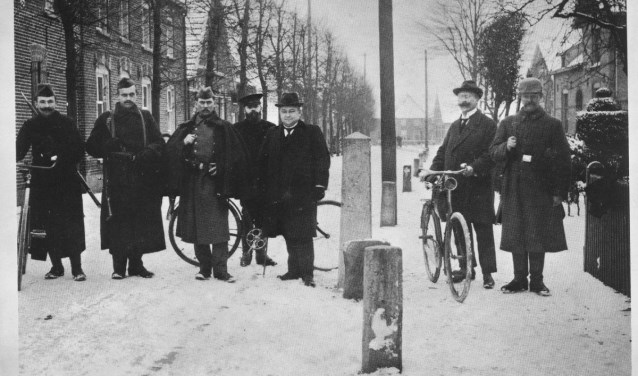 Een grenspaal, te vinden in het boek Dinxperlo in oude ansichten. Foto: PR