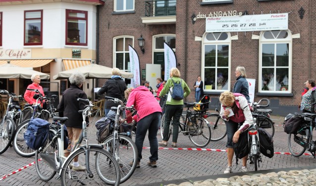 Volop belangstelling voor de Fietsvierdaagse, die ook geschikt is voor scootmobiel, handbike en duofiets. Foto: PR