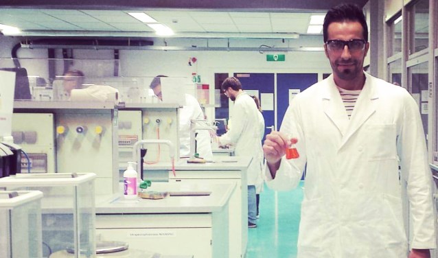 Aref Mohamad studeert biochemie aan de HAN in Nijmegen en werkt daarnaast als tolk. Foto: PR