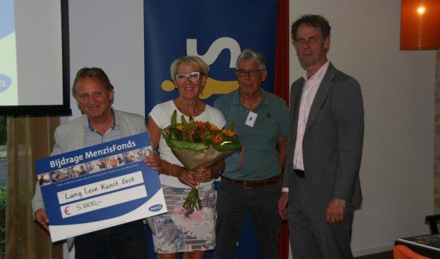Van links af Harry ten Brinke en Mathilde Oesterholt van Boogie Woogie en Aleks Meijerink en Frank Janssen namens Menzis. Foto: PR