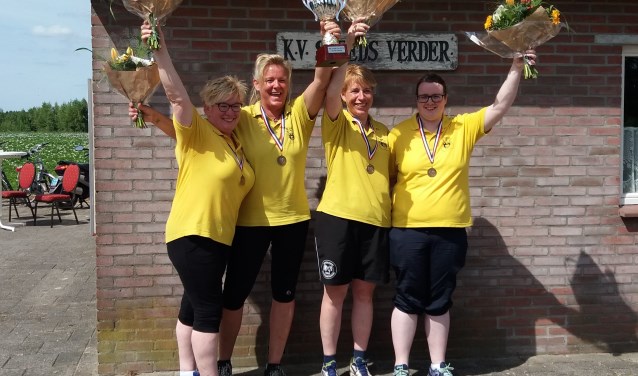Vreugde bij het winnende team. Vlnr: Merian Halleriet, Carmen Dorsthorst, Veronie Aalderink en Jacqueline Maarse Foto: PR