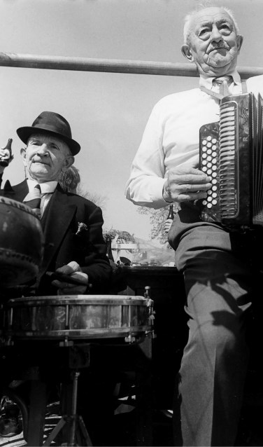 Herman en Karel maken muziek. Foto: PR