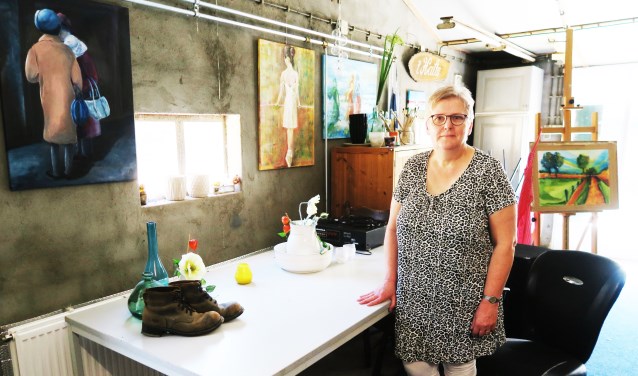 Jozé Ribbers-Asschert in haar eigen atelier ‘In de Werkplaats’. Foto: Theo Huijskes
