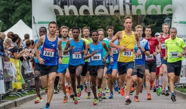 De start van een eerdere editie van De Twee Bruggenloop. Foto: Rinus Luijmes