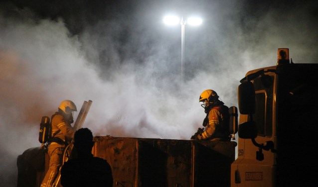 De brandweer had het vuur snel onder controle. Foto: GinoPress B.V.