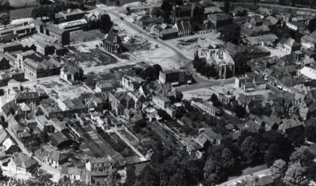 Luchtfoto van het gebombardeerde Doetinchem. Foto: PR