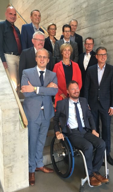 Van links achter naar rechts voor: Jürgen Bernsmann (Stadt Rhede), Anton Stapelkamp (Aalten), Kajta Hoffboll (Stadt Borken), Joost van Oostrum (Berkelland), Dr. Ansgar Hörster (Kreis Borken), Peter Nebelo (Stadt Bocholt), Annette Bronsvoort (Oost Gelre), Dr. Christoph Holtwisch (Stadt Vreden), Joris Bengevoord (Winterswijk), Otwin van Dijk (Oude IJsselstreek). Foto: PR