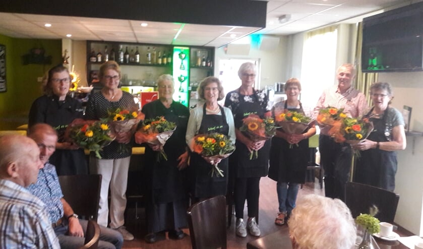 Het Schoef 's an-team met de nieuwe schorten. Foto: PR