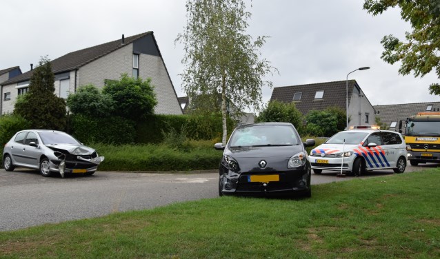 De beide auto's moesten worden afgesleept. Foto: 112 Nieuws Gelderland