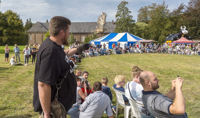 De roofvogelshow was een van de publiekstrekkers van de Nazomerdagen. Foto: Henk van Raaij