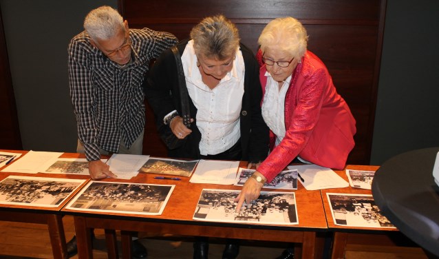 Annie Seegers-Engelbarts (r) met haar zoon en schoondochter. Foto: Stadsmuseum Bergh