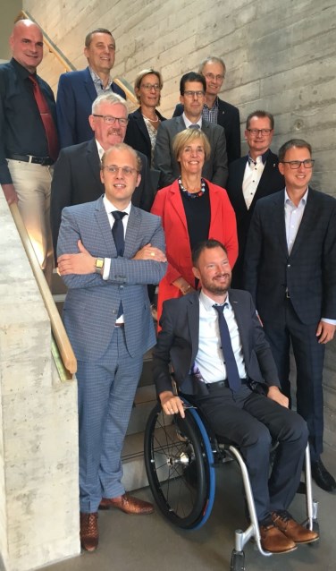 Van links achter naar rechts voor: Jürgen Bernsmann (Stadt Rhede), Anton Stapelkamp (Aalten), Kajta Hoffboll (Stadt Borken), Joost van Oostrum (Berkelland), Dr. Ansgar Hörster (Kreis Borken), Peter Nebelo (Stadt Bocholt), Annette Bronsvoort (Oost Gelre), Dr. Christoph Holtwisch (Stadt Vreden), Joris Bengevoord (Winterswijk), Otwin van Dijk (Oude IJsselstreek). Foto: PR