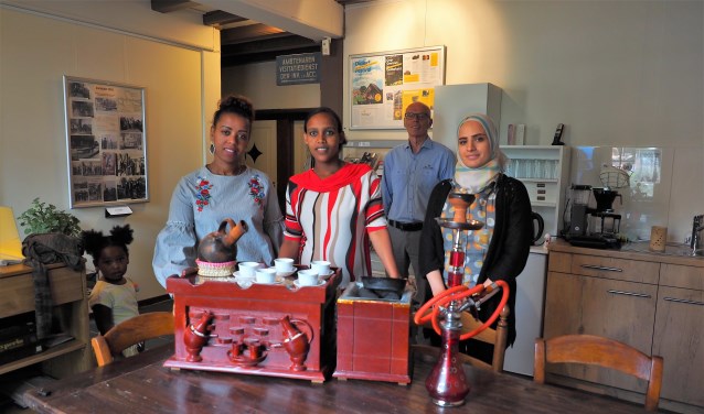 Van links af Rutha Fishale uit Eritrea (zwanger), Kalkidan Denke uit Ethiopië (met kindje) en Ghaidaa Gherre uit Syrië (met hoofddoek). Foto: Frank Vinkenvleugel