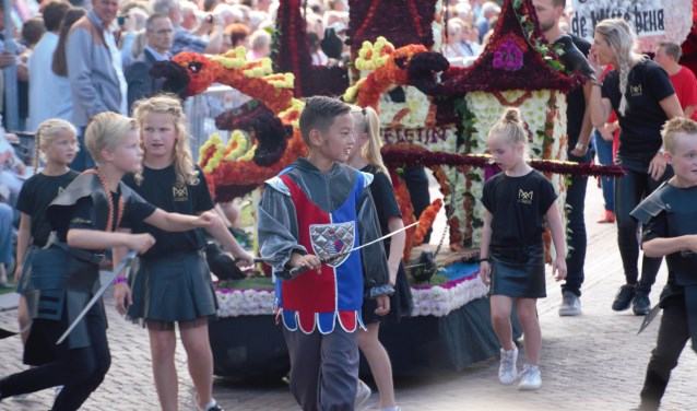 De figuranten weten zich goed in te leven in het ridderthema. Foto: Annekée Cuppers