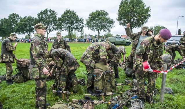 Chinooks laten op zich wachten in Megchelen. Foto: Henk van Raaij