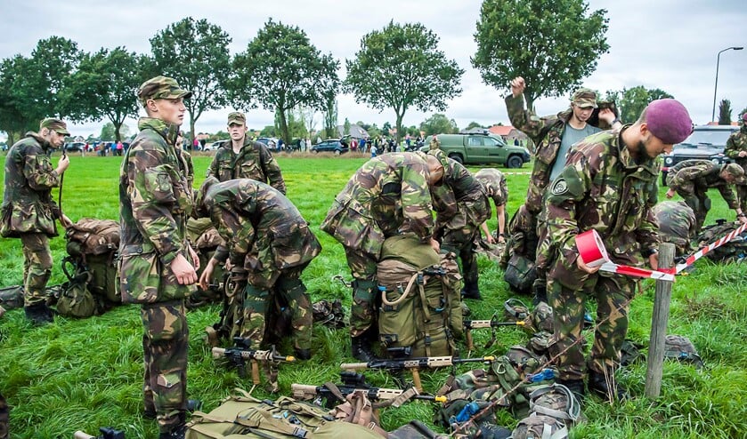 Chinooks laten op zich wachten in Megchelen. Foto: Henk van Raaij