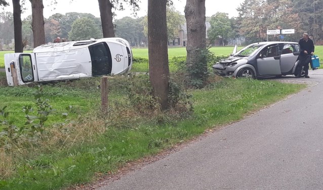 De twee bij het ongeluk betrokken auto's zijn afgevoerd door een berger. Foto: 112 Nieuws Gelderland