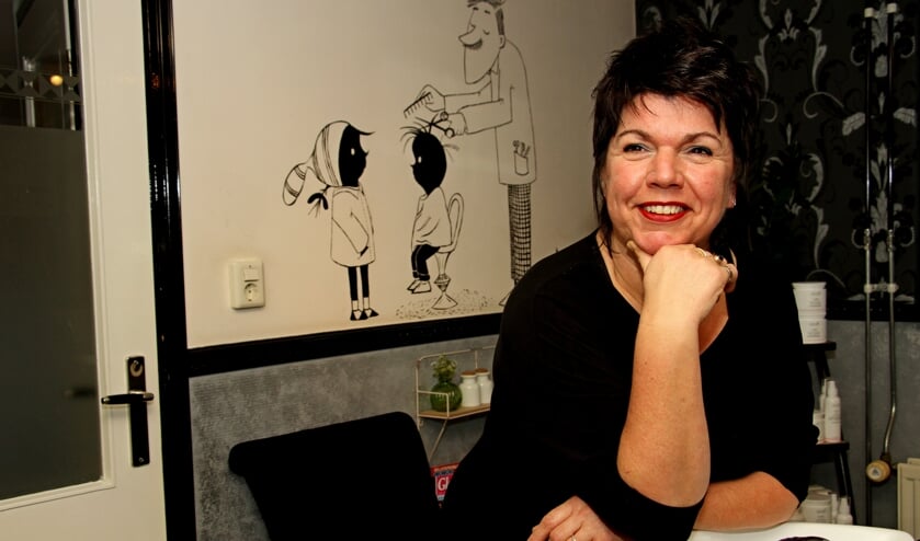 Edith Steintjes in haar kapsalon, HaarStijl Edith. Foto: Liesbeth Spaansen