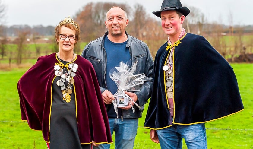 Kroezenhoeker van het jaar Robert Steentjes en het Koningspaar. Foto: Henk van Raaij