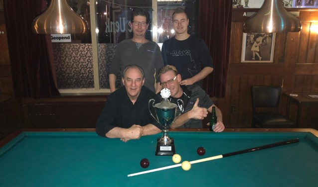 Gerben en Elroy (achter) en winnaars Jan en Nick (voor). Foto: PR