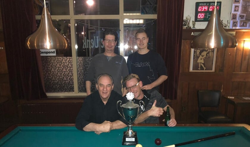 Gerben en Elroy (achter) en winnaars Jan en Nick (voor). Foto: PR