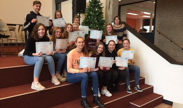 De leerlingen met hun DELF-diploma. Foto: PR Marianum