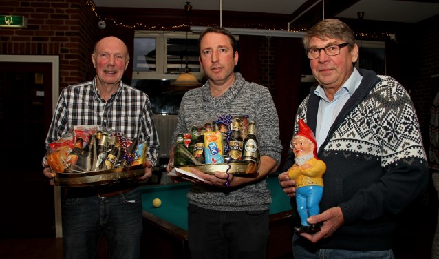 Winnaar John Harmsen, tweede prijswinnaar Mark van der Weijden en voorzitter Herman Steentjes. Foto: Liesbeth Spaansen