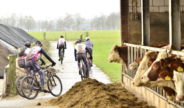 Bij de boerderij van de familie Mombarg aan de Maalderinkweg in buurtschap Linde is een verzorgingspost ingericht.Foto: Achterhoekfoto.nl/Paul Harmelink