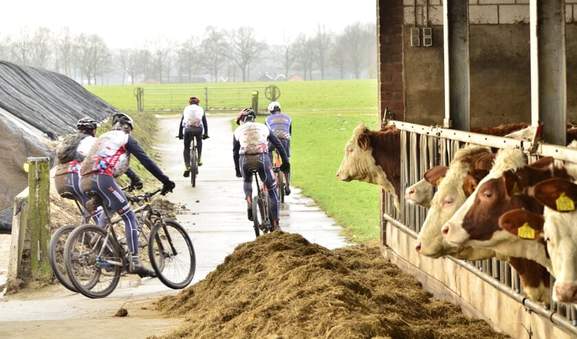 Bij de boerderij van de familie Mombarg aan de Maalderinkweg in buurtschap Linde is een verzorgingspost ingericht.Foto: Achterhoekfoto.nl/Paul Harmelink