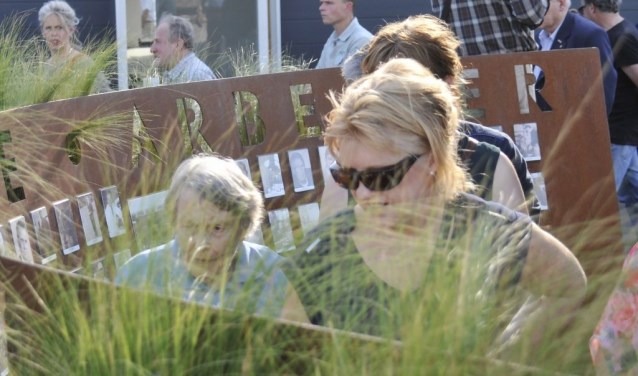Er was veel belangstelling voor de onthulling van de portretten. Foto: PR