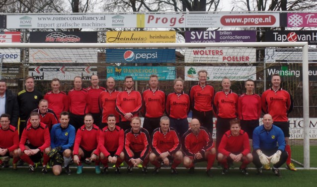 Het elftal uit het seizoen 1998-1999 dat kampioen werd in de zesde klasse. Foto: Jan Hendriksen.