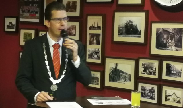Burgemeester Joost van Oostrum tijdens zijn toespraak. Foto: Rob Weeber