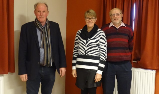 V.l.n.r.: Jan Dijkman, Alma Heijenk en Siem van der Meulen van christengemeente De Schakel. Foto: PR.
