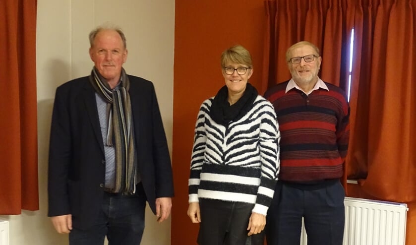V.l.n.r.: Jan Dijkman, Alma Heijenk en Siem van der Meulen van christengemeente De Schakel. Foto: PR.