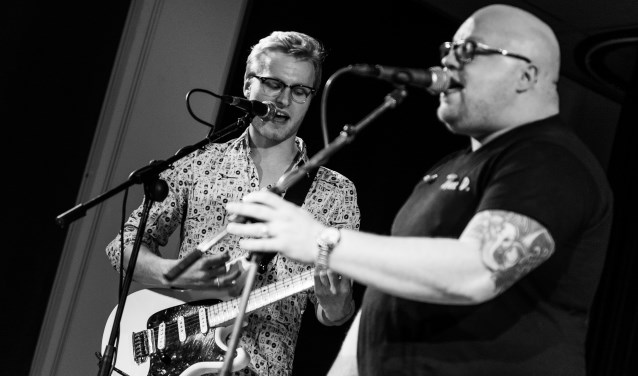 Frontman Niek Slotboom en gitarist Djidde Andringa trekken alle registers open. Foto: Rick Mellink