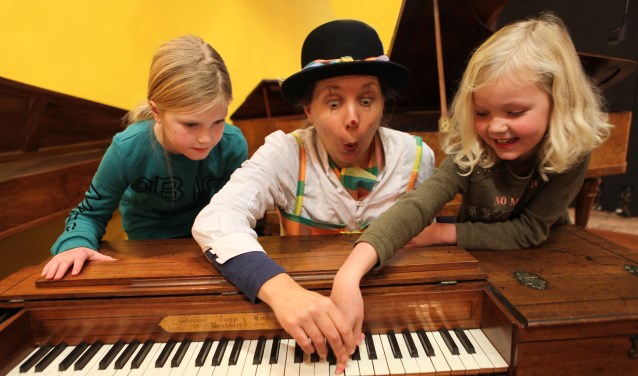 Een interactieve voorstelling met Clowntje Polka en diverse piano's. Foto: PR