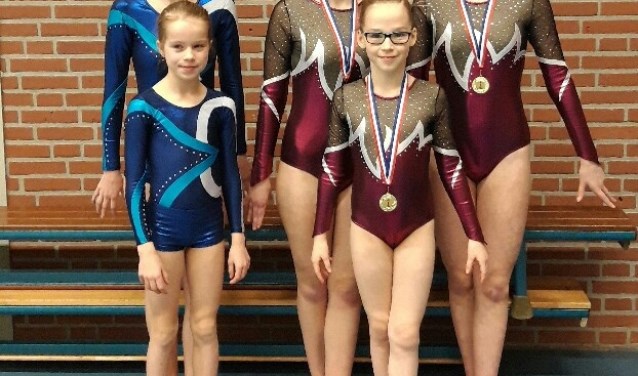 Marith en Benthe. Lotte, Anniek en Demi. Foto: Corine Vrieze