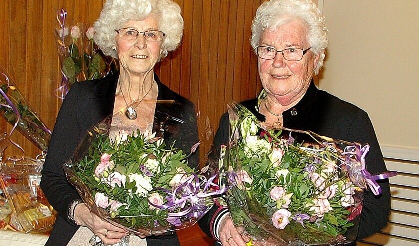 Rieky Kraaijenbrink en Gerda te Bokkel (rechts). Foto: D.W. Perebolte