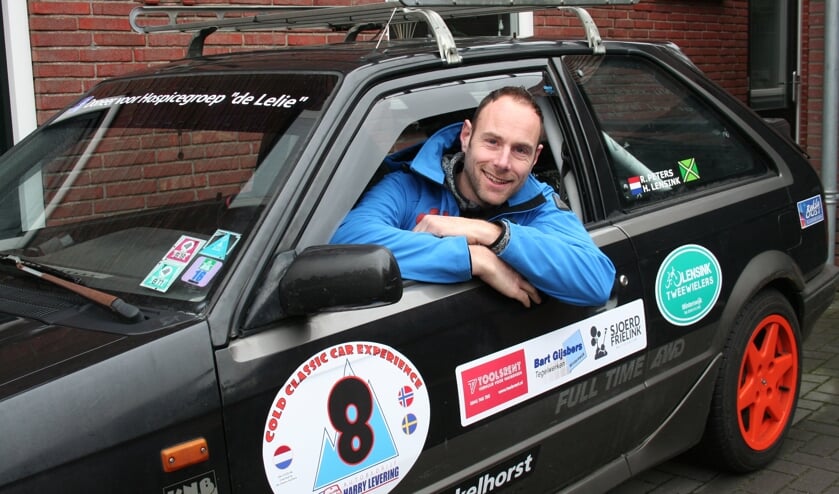 Ronny Peters in zijn Mazda. Foto: Verona Westera