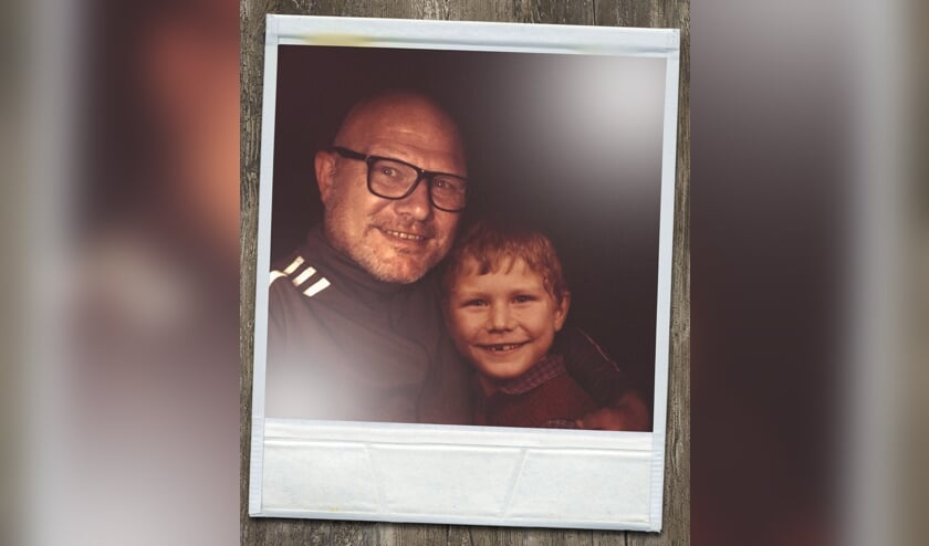 Ard Gelinck zelf met zijn jongere versie. Foto: Ard Gelinck
