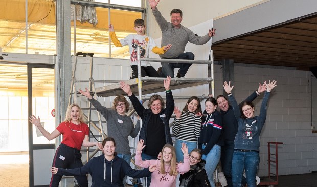 Het team van het Practicon met bloemist Bart Bresser (boven) op de tuinbeurs. Foto: Leonie Jansen