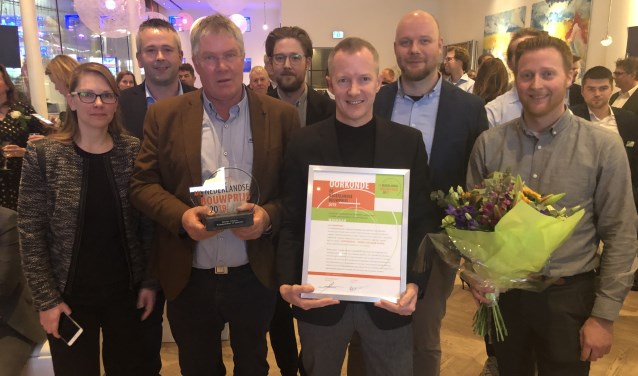 René Plaggenburg (met bruin jasje) te midden van een aantal projectteamleden. Eigen foto