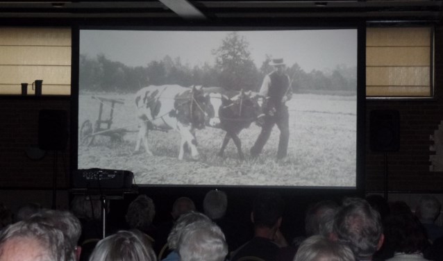 Dankbaar publiek bij de historische boerenbeelden. Foto: Jan Hendriksen