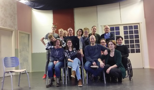 De cast van 'Een droom van een huis' kijkt uit naar de voorstellingen. Foto: PR