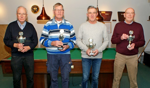 De kampioenen van het biljarten en darten (v.l.n.r.) Jan Oostland, Chris Willemsen, Wim van Haren en Ben Hamer. Foto: Jan Oostland